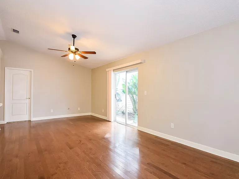 4328 Venice Dr — Photo 4