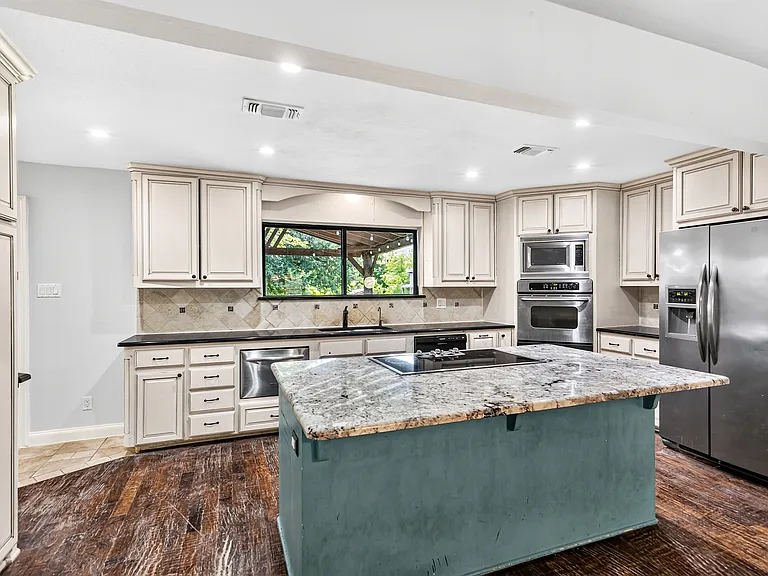 16740 Redbud Dr — Photo 6