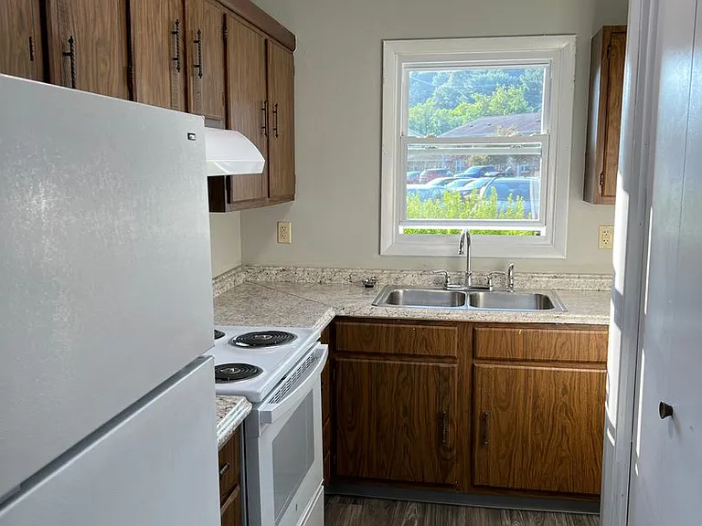 Slate Creek Apartments & Townhomes — Photo 39