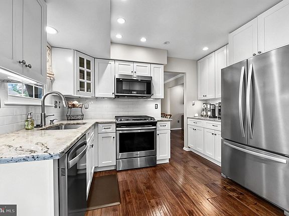 4th image of 185 Carlton Ave