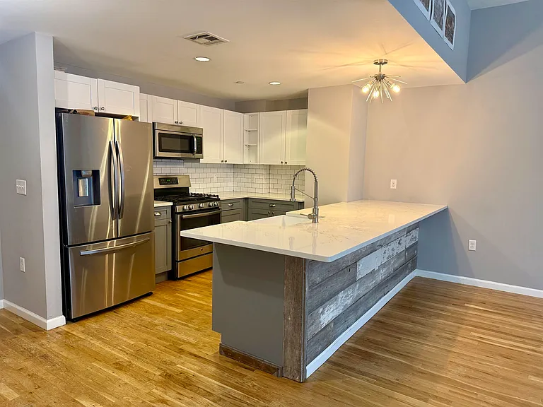 305 Whiton St #103 — Photo 4