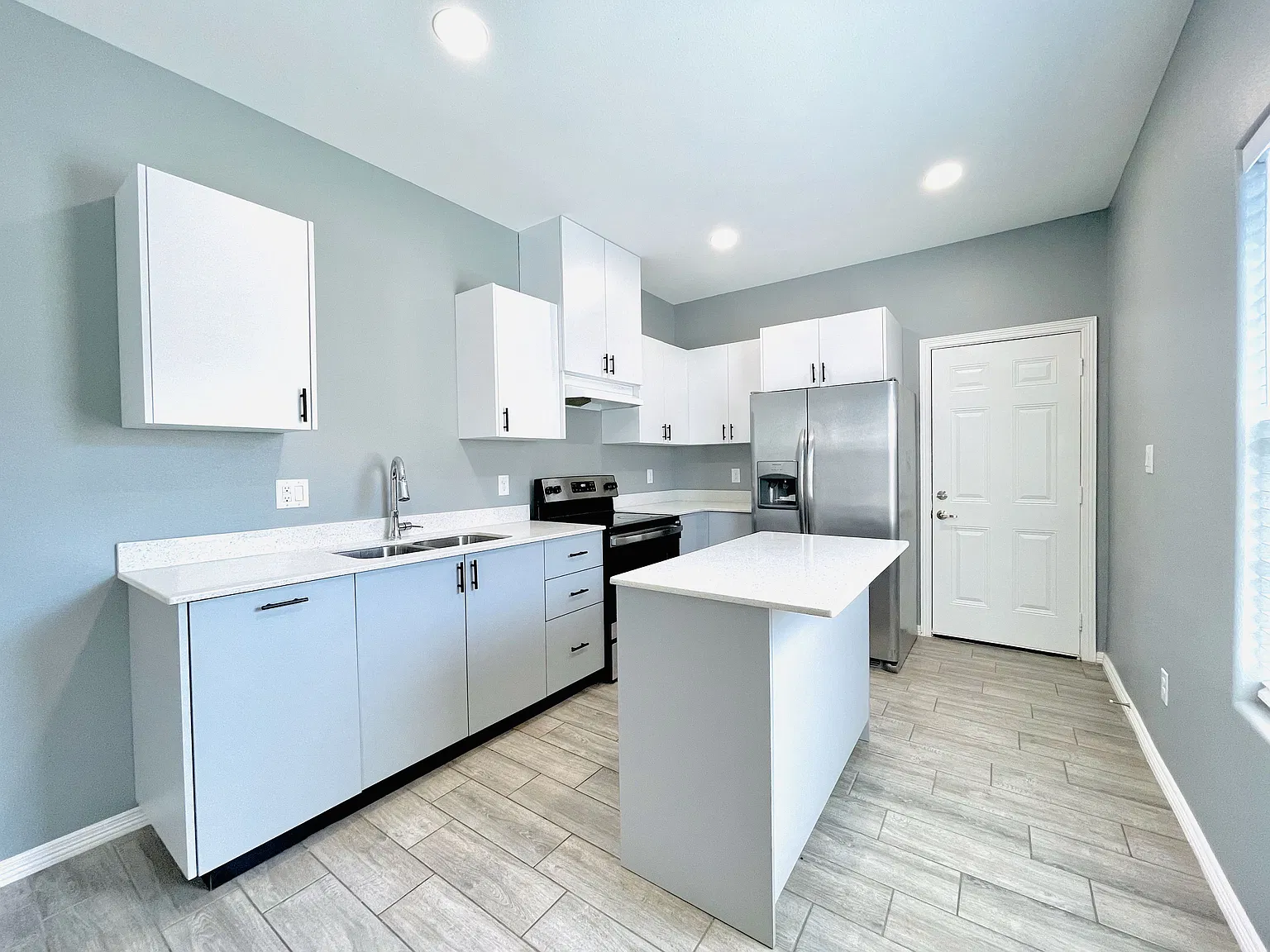 2 bed, 2.0 bath, 817 sqft, $970 — Photo 3