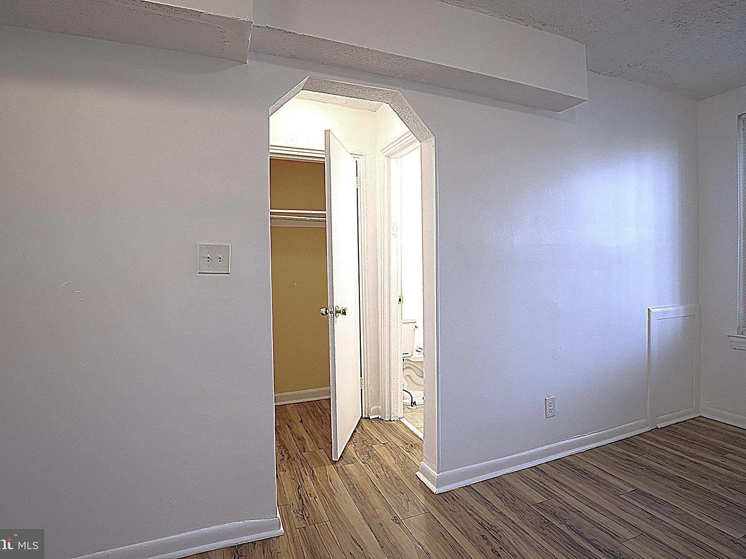 1 bed, 1.0 bath, 2556 sqft, $1,250 — Photo 2