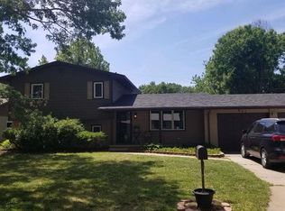 911 E 32nd Ter, Hutchinson, KS 67502