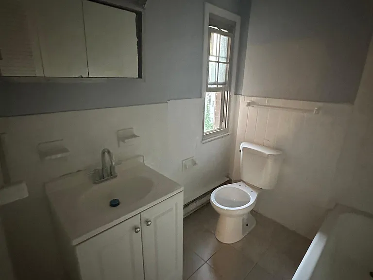 254 Oak St #7 — Photo 9