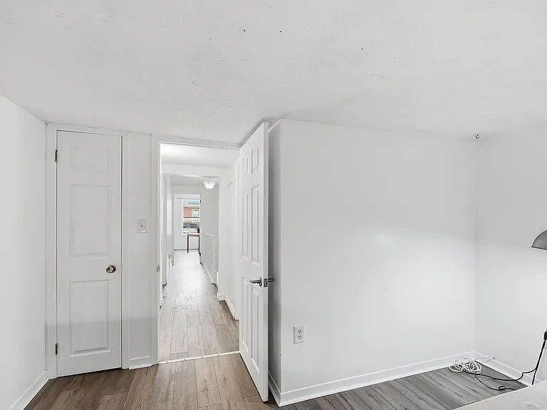 182 Montreal St — Photo 4