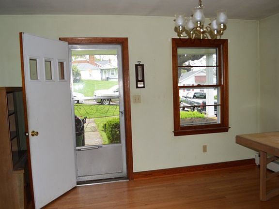 5th image of 109 Edgewood Dr