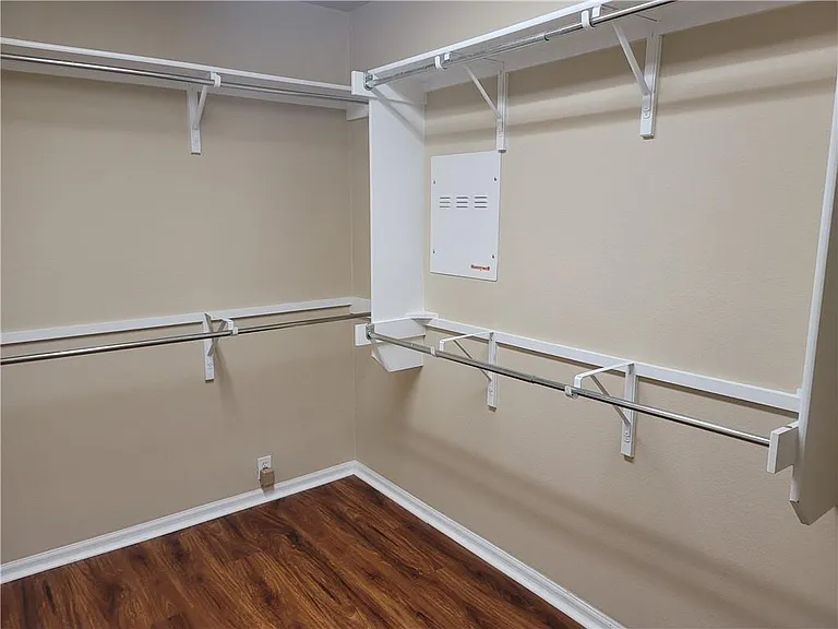 208 Hummingbird Ln — Photo 12