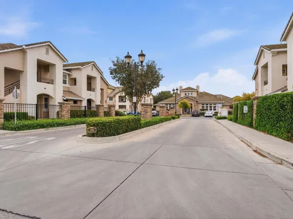 1360 Shady Ln APT 323, Turlock, CA 95382