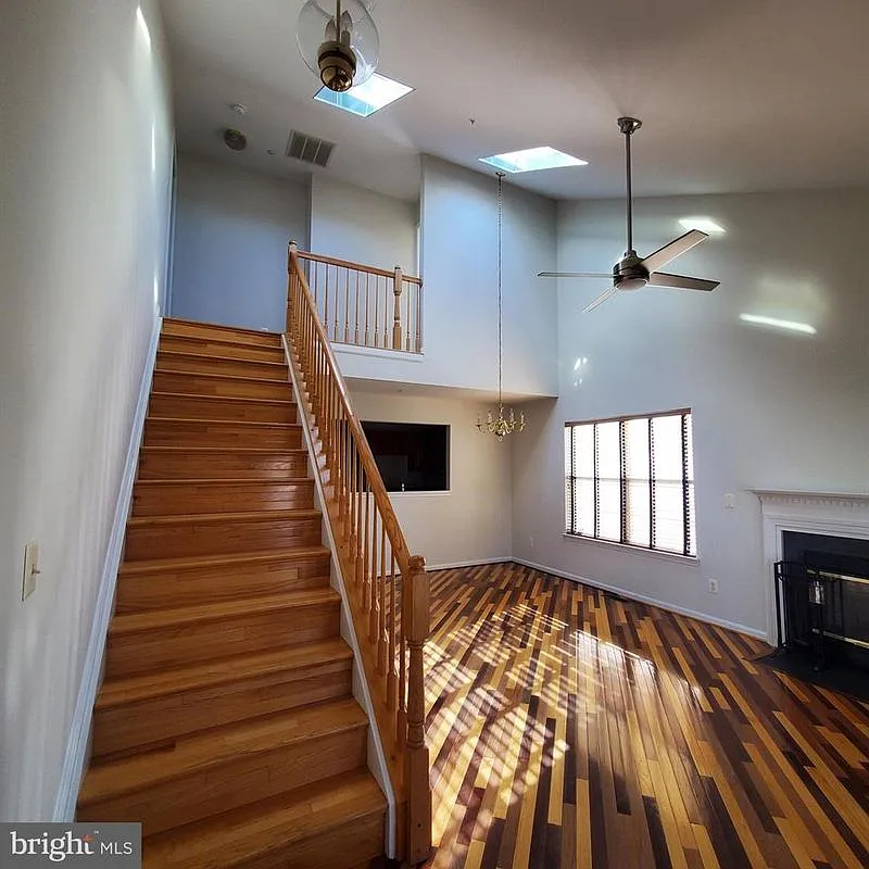 3 bed, 3.0 bath, 1618 sqft, $2,800 — Photo 3