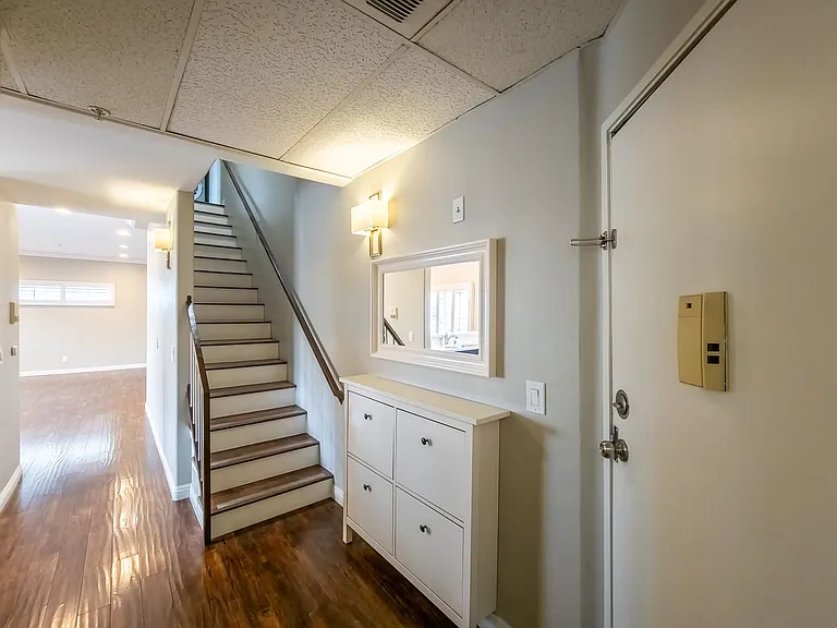 11038 Camarillo St #18 — Photo 3