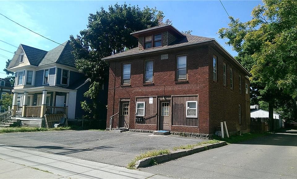 1st image of 158 Main St