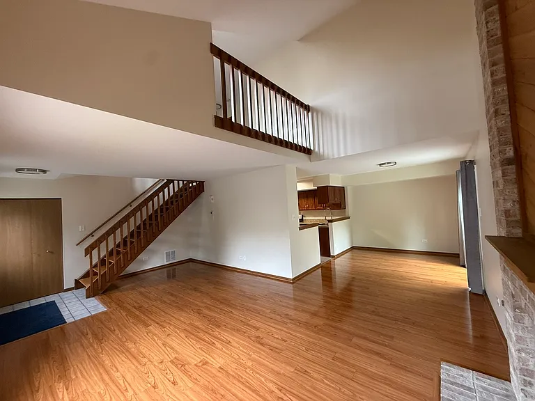 15546 Whitehall Ln — Photo 4
