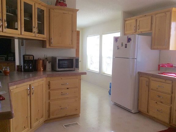 3rd image of 155 N Willow Creek Ln