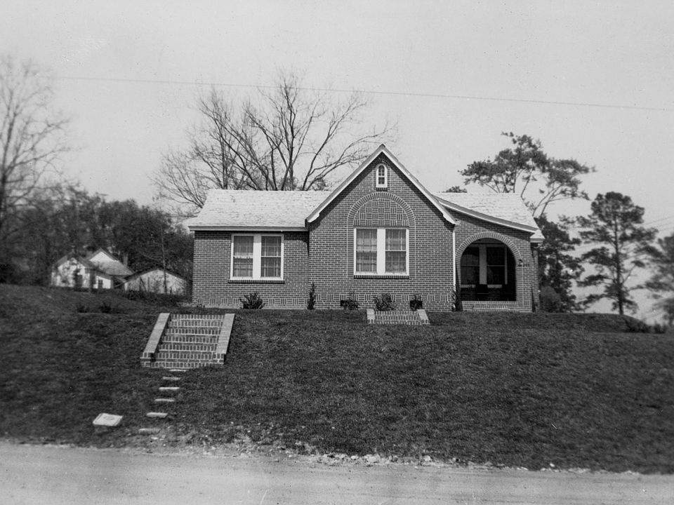 2nd image of 566 Beverly Ct