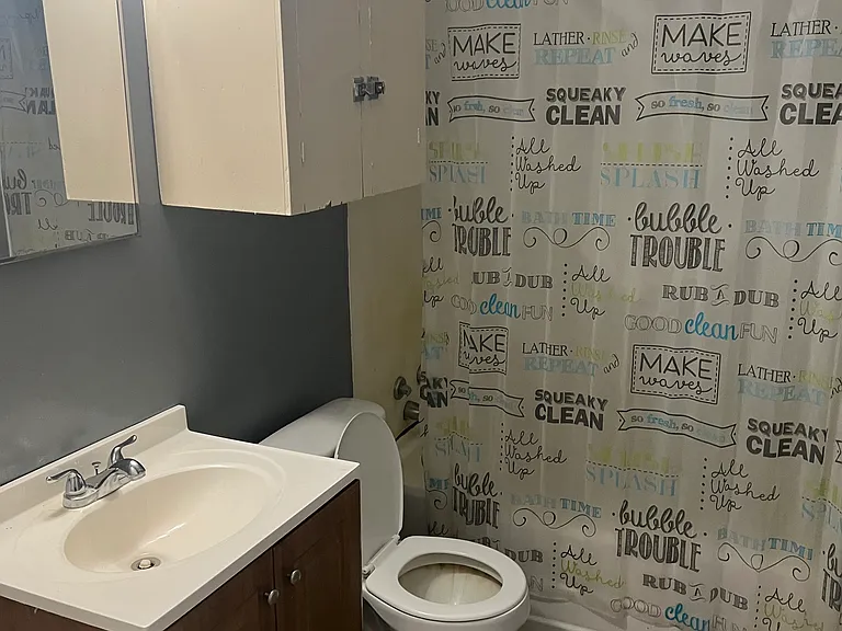 2402 Irving St — Photo 5