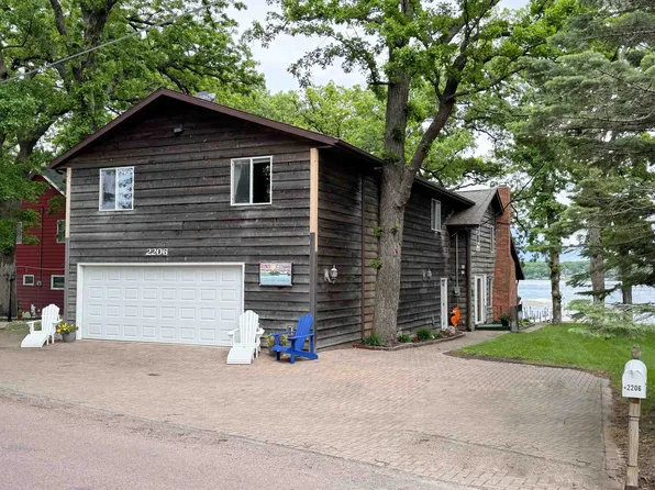 2206 Okoboji Blvd, West Okoboji, IA 51351
