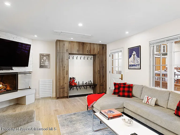 631 S Galena St #11 — Photo 2