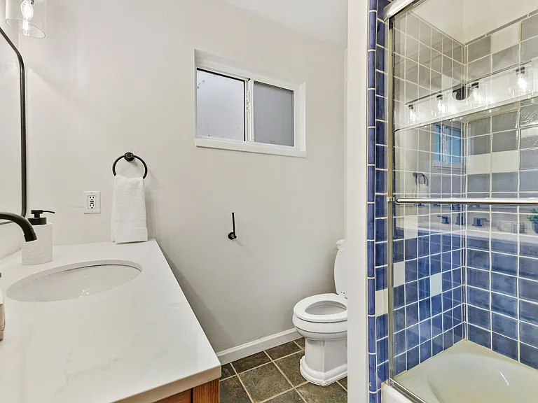 866 Alma Pl — Photo 15