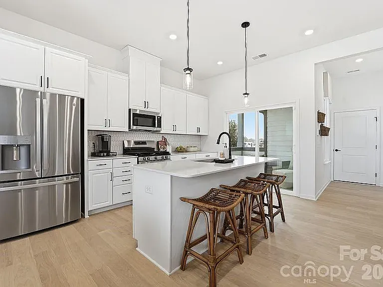 200 Silver Fleet Dr — Photo 2