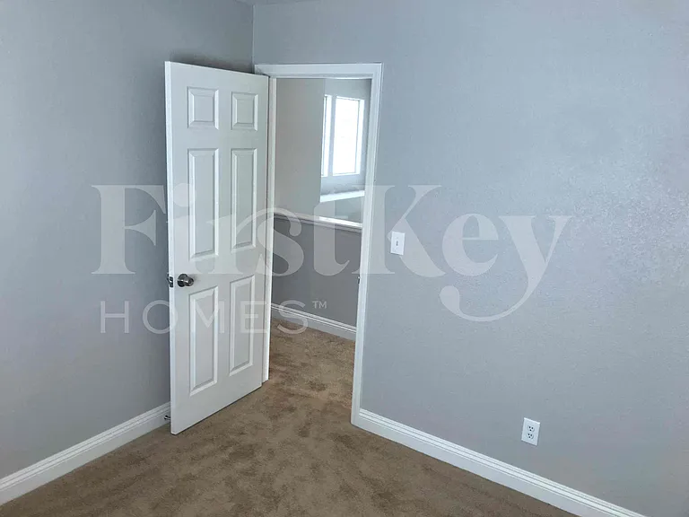 8041 Hilliard Ave — Photo 23