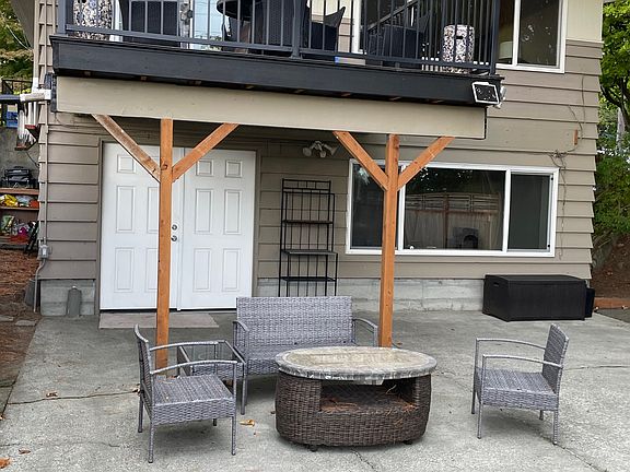 Private entrance and covered patio