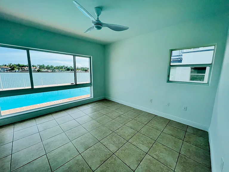 944 Bay Dr #7 — Photo 15