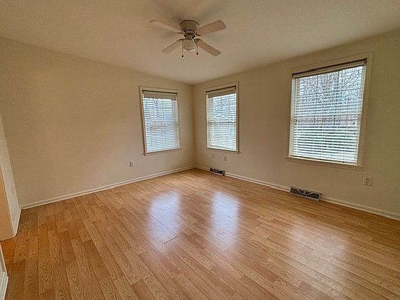 4th image of 8 Whitewood Rd #218