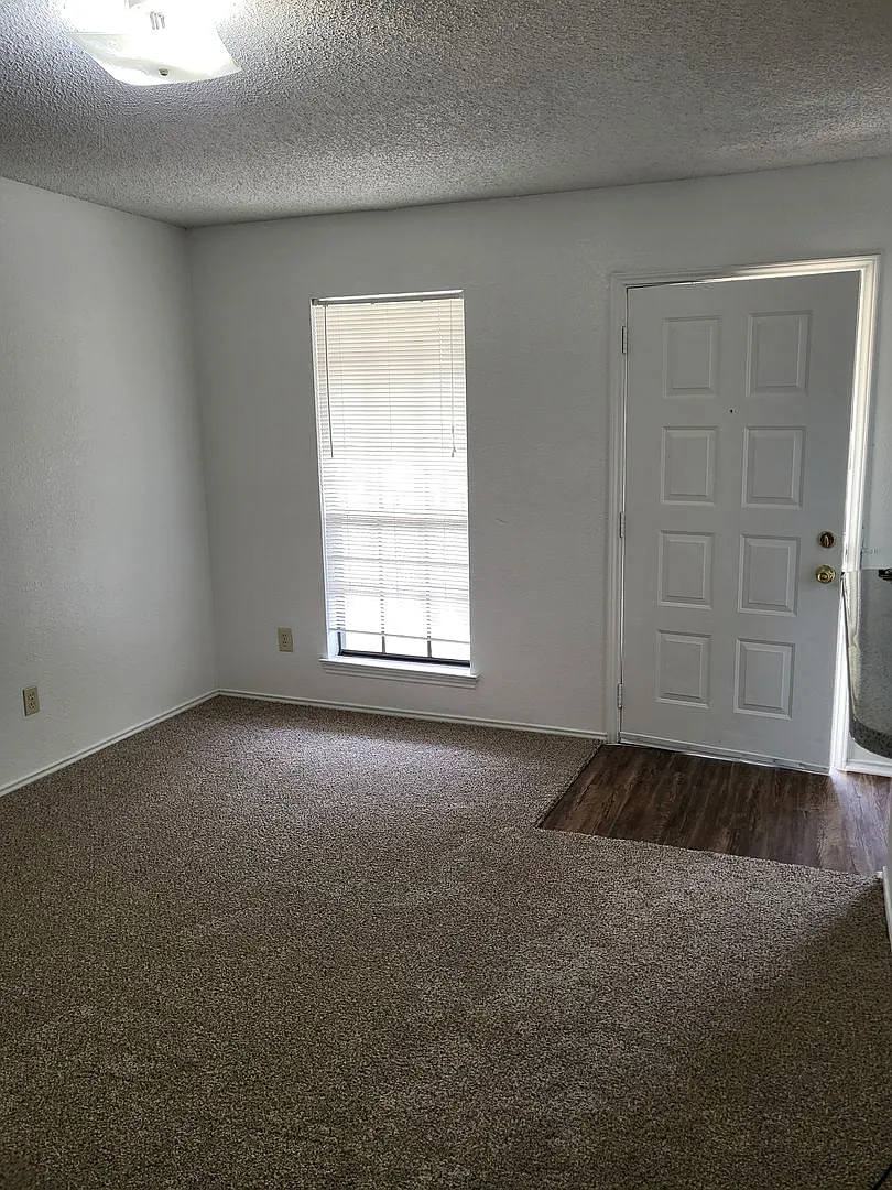 1209 Avondale Unit C, Arlington, TX 76011 — Photo 2
