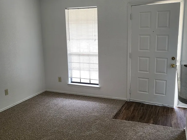 1209 Avondale Ct #C — Photo 2