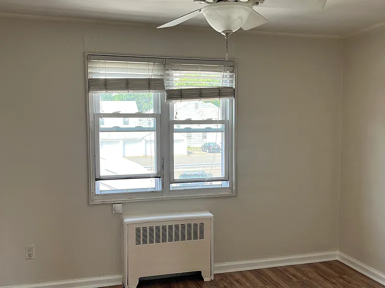 98 Hastings Ave #B — Photo 5