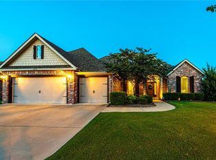 4834 N Earlywine Dr, Fayetteville, AR 72764