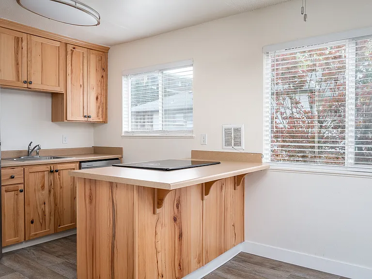 Creston Villa — Photo 14
