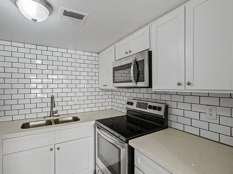 9-web-or-mls-2688 N 43rd Ave 29D--6_10012025