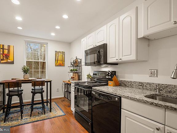 2nd image of 1913 N Rhodes St APT 15