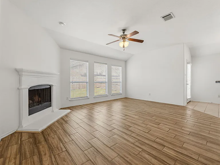 1011 Meadow Green Ct — Photo 16