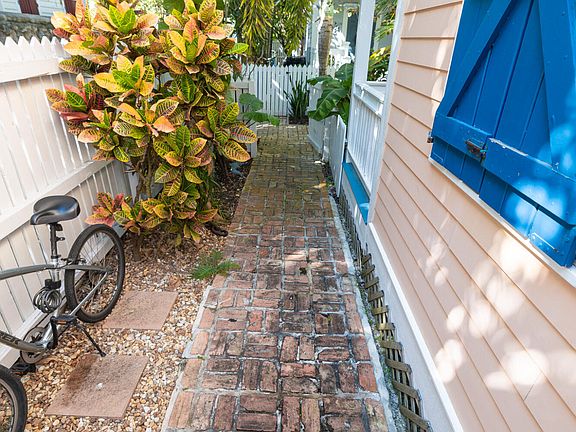 5th image of 1012 Packer St #7A