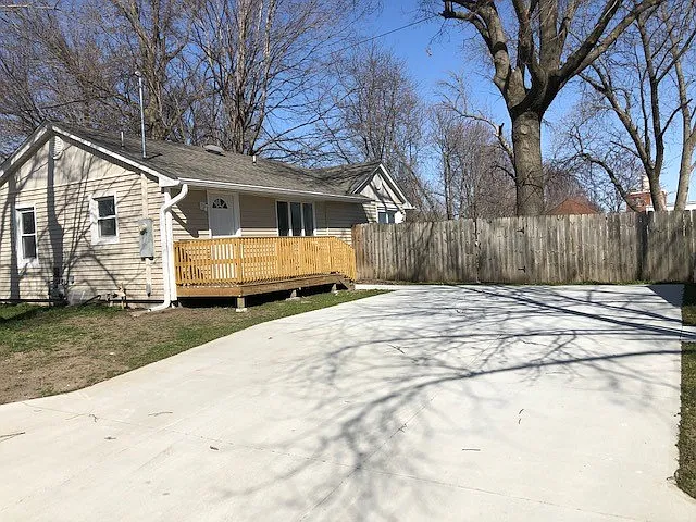 2 bed, 912 sqft, $925 — Photo 2