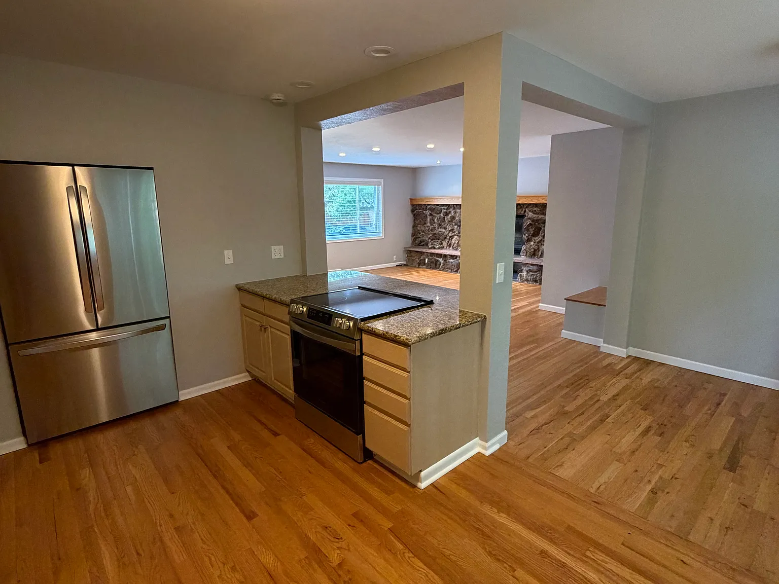 4 bed, 2300 sqft, $4,000 — Photo 4