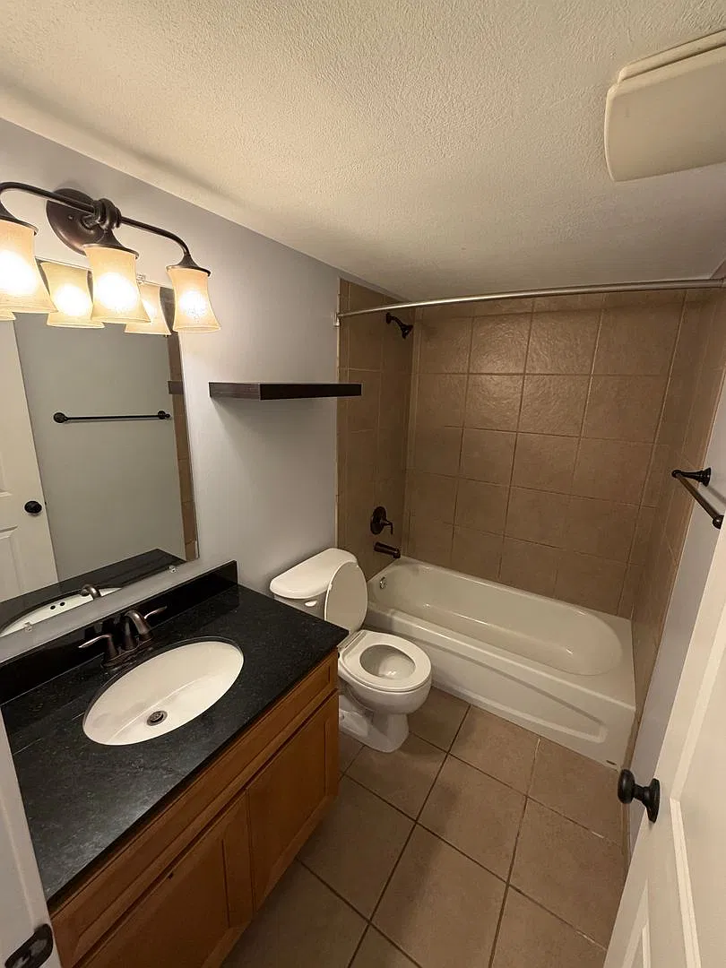 Manor Apartments — Photo 4