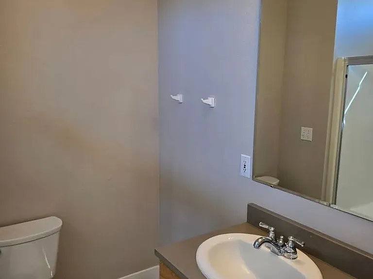 2132 Marlow Ln — Photo 10