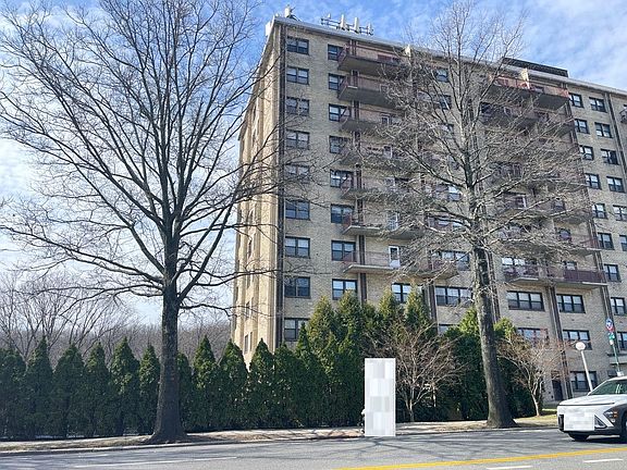 2nd image of 1000 Clove Rd