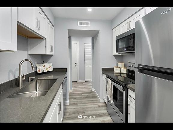 3rd image of 16220 NE 12th Ct APT C31