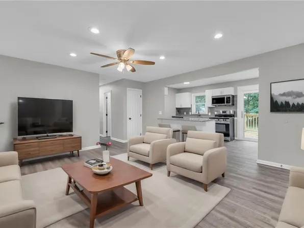 8809 NE Afton Rd, Kansas City, MO 64155