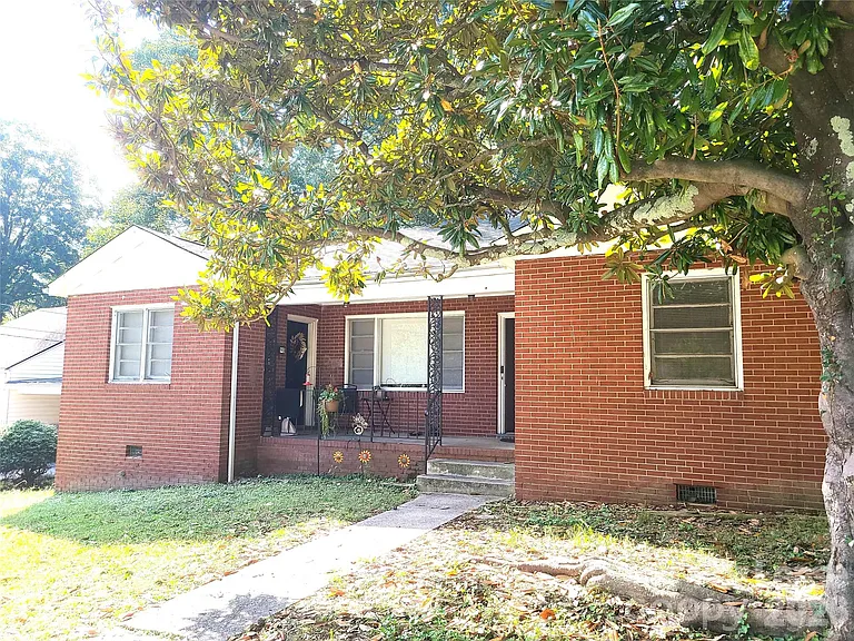 90 Creswell Dr NE — Photo 1