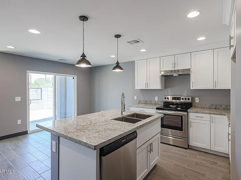 924 E Old Southern Ave — Photo 13