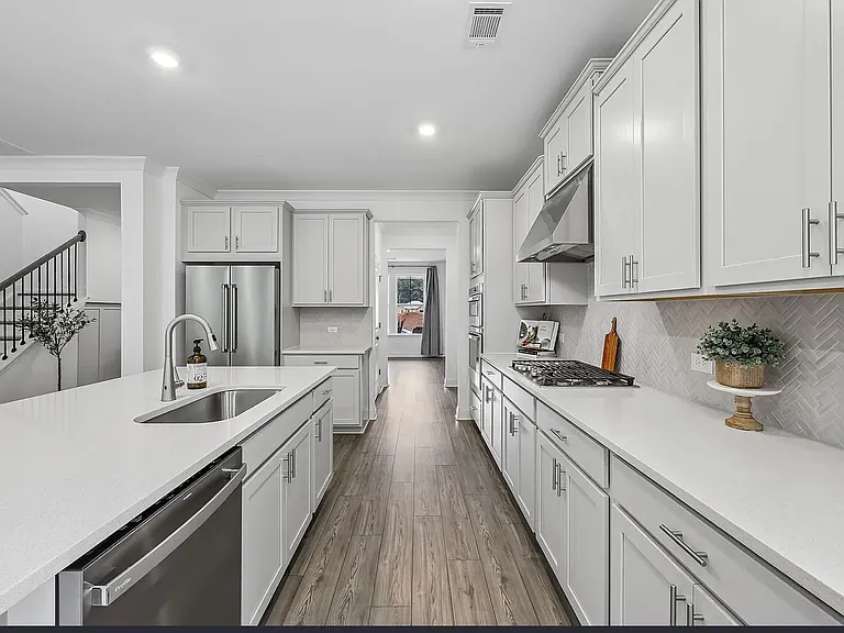 3453 Hillyard Dr — Photo 7