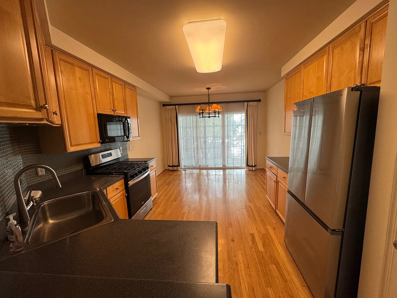 2 bed, 1519 sqft, $2,900 — Photo 2