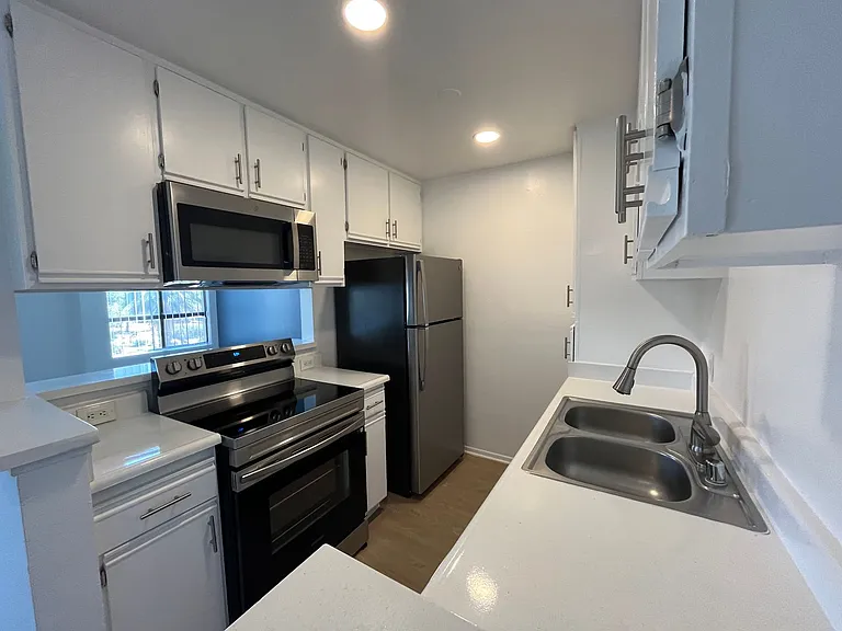 6310 Sylmar Ave — Photo 63