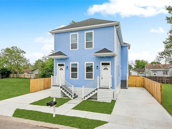 3217 Pakenham Dr, Chalmette, LA 70043
